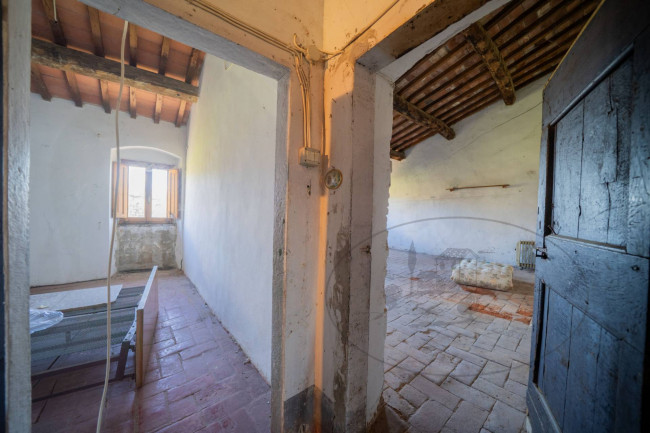 Casa colonica in vendita a Reggello