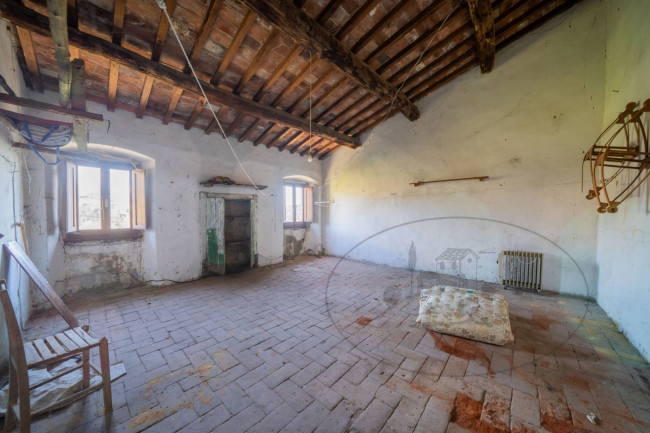 Casa colonica in vendita a Reggello