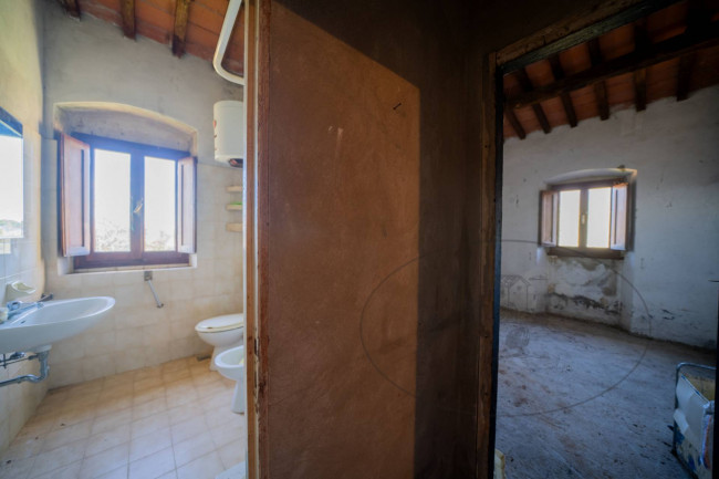 Casa colonica in vendita a Reggello