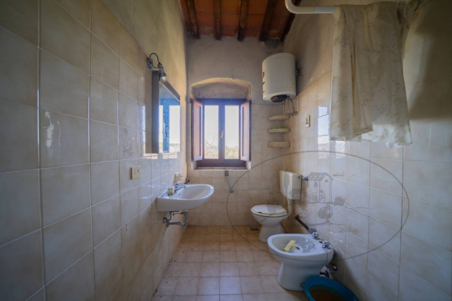 Casa colonica in vendita a Reggello