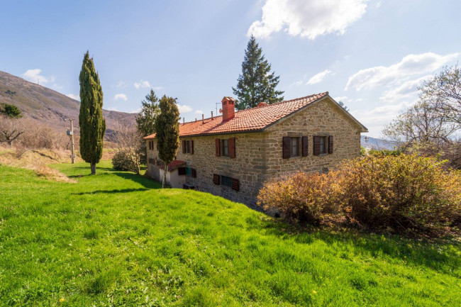 Cascina/Casale/Masseria in vendita a Castelfranco Piandiscò