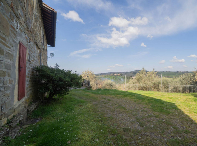 Casa colonica in vendita a Reggello