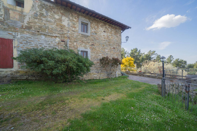 Casa colonica in vendita a Reggello