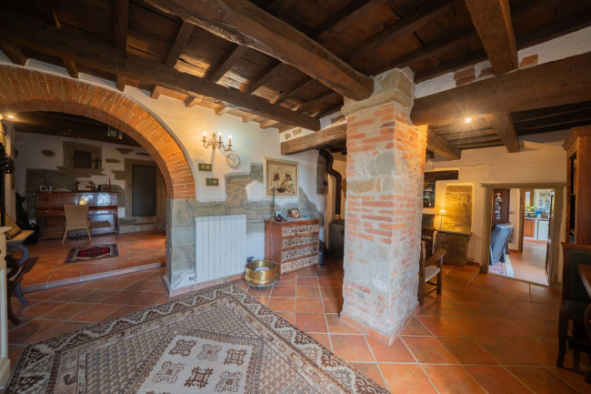 Casa colonica in vendita a Reggello