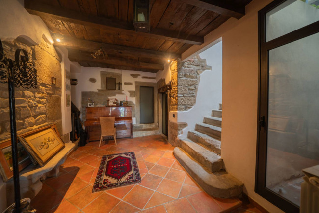 Casa colonica in vendita a Reggello