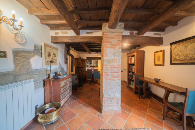 Casa colonica in vendita a Reggello