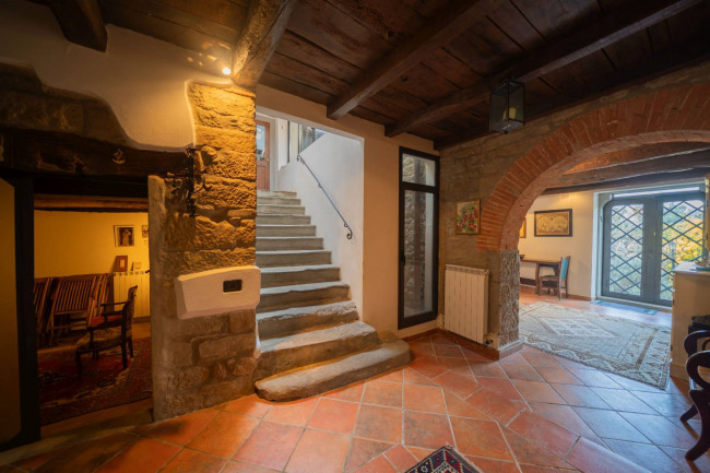 Casa colonica in vendita a Reggello