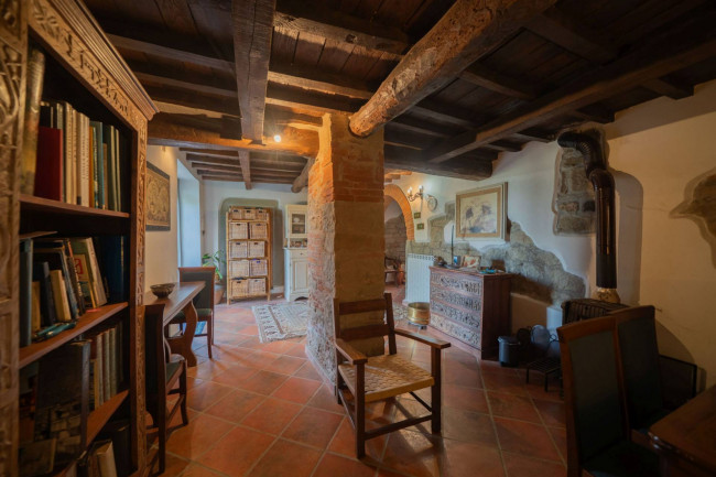 Casa colonica in vendita a Reggello