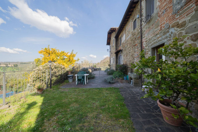 Casa colonica in vendita a Reggello