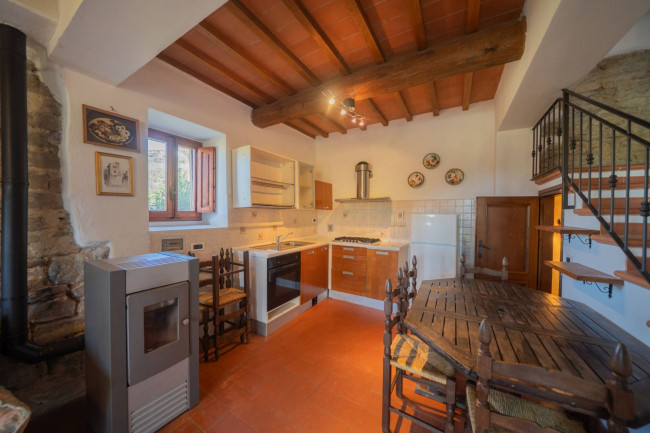 Casa colonica in vendita a Reggello