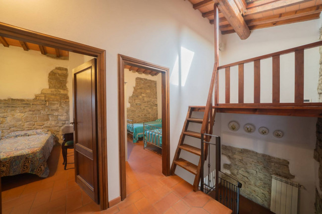 Casa colonica in vendita a Reggello