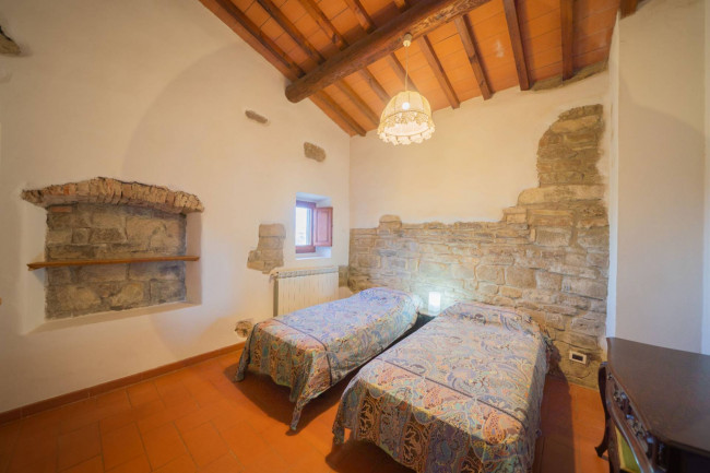 Casa colonica in vendita a Reggello