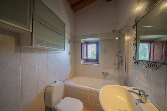 Casa colonica in vendita a Reggello