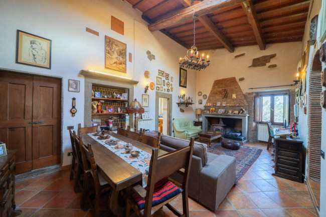 Casa colonica in vendita a Reggello