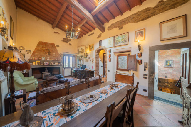 Casa colonica in vendita a Reggello