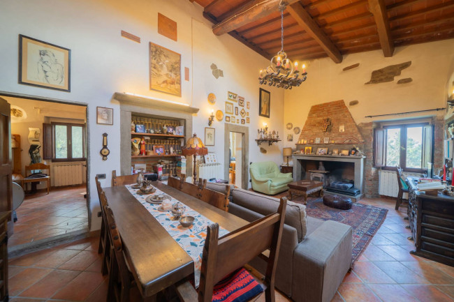 Casa colonica in vendita a Reggello