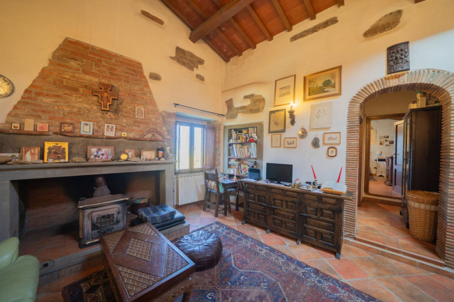 Casa colonica in vendita a Reggello