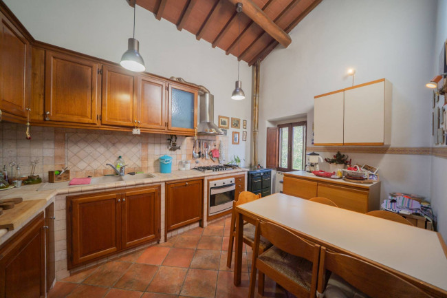 Casa colonica in vendita a Reggello