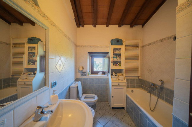 Casa colonica in vendita a Reggello