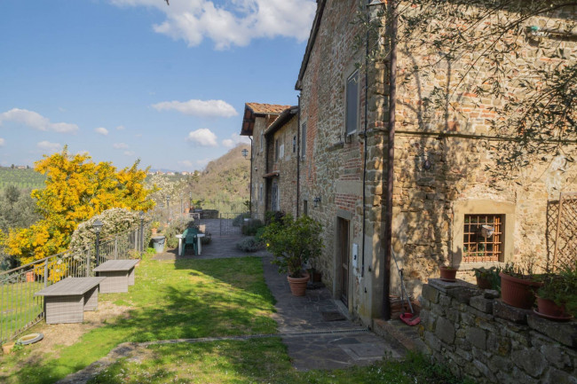 Casa colonica in vendita a Reggello