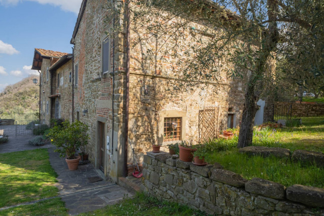 Casa colonica in vendita a Reggello