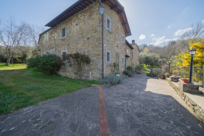 Casa colonica in vendita a Reggello