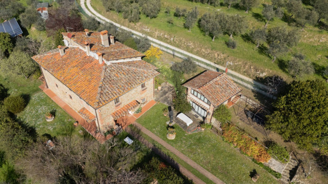 Casa colonica in vendita a Reggello