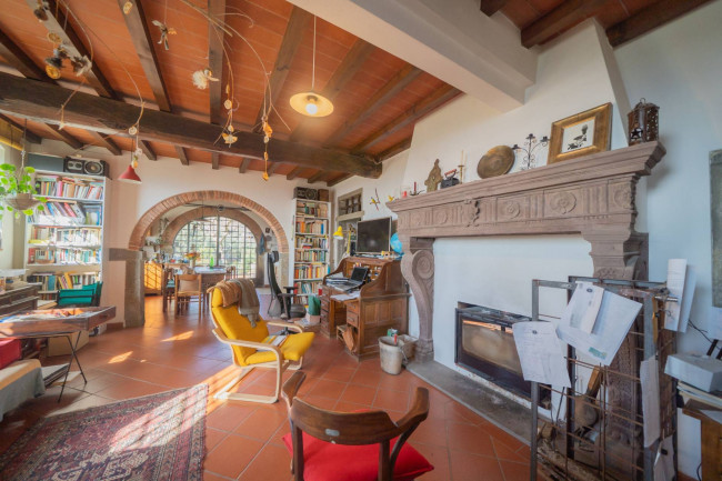 Casa colonica in vendita a Reggello