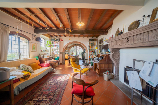 Casa colonica in vendita a Reggello