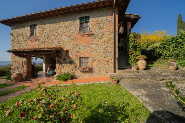 Casa colonica in vendita a Reggello