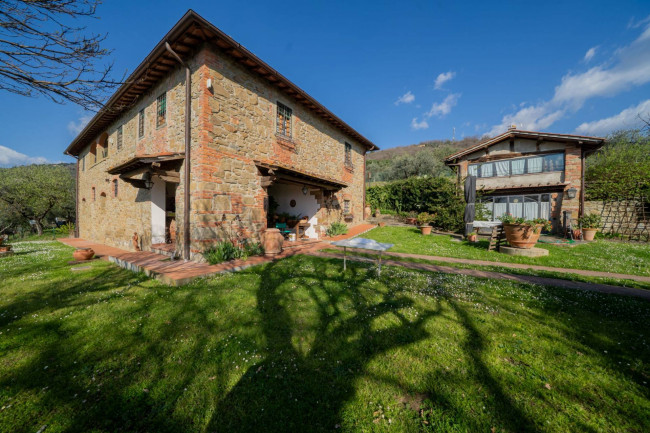 Casa colonica in vendita a Reggello