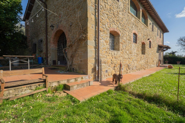 Casa colonica in vendita a Reggello