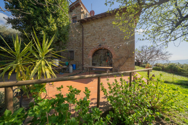 Casa colonica in vendita a Reggello