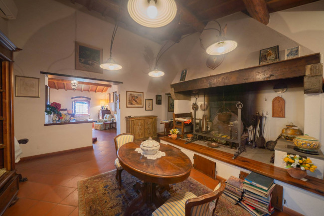 Casa colonica in vendita a Reggello