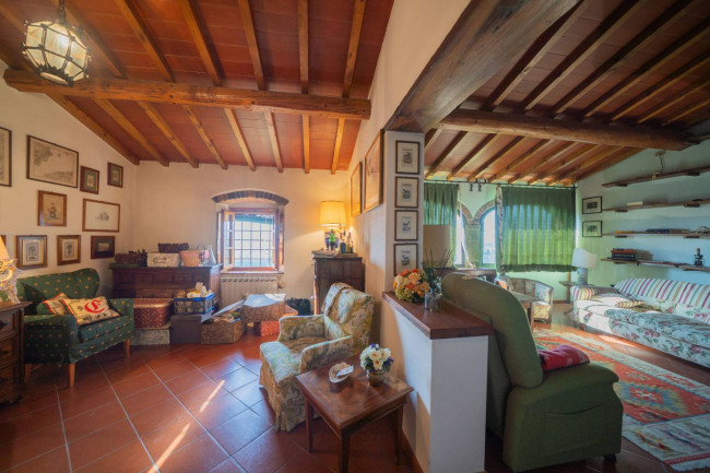 Casa colonica in vendita a Reggello