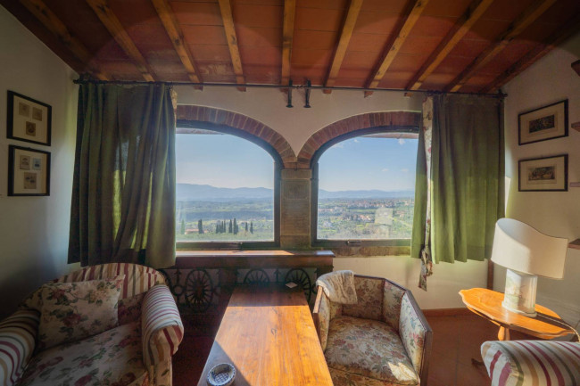 Casa colonica in vendita a Reggello