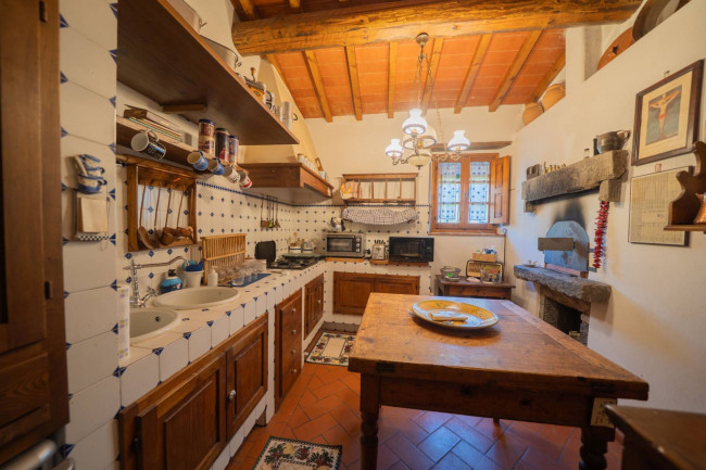 Casa colonica in vendita a Reggello