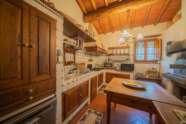 Casa colonica in vendita a Reggello