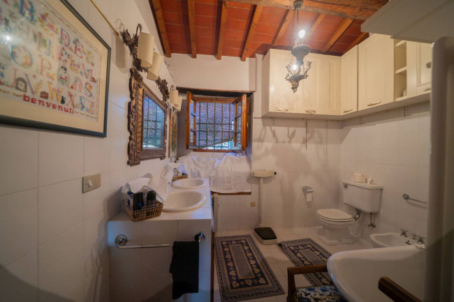 Casa colonica in vendita a Reggello