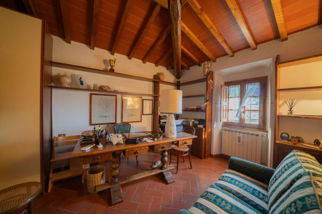 Casa colonica in vendita a Reggello