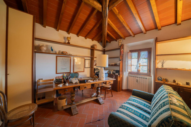 Casa colonica in vendita a Reggello