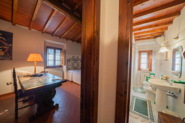 Casa colonica in vendita a Reggello