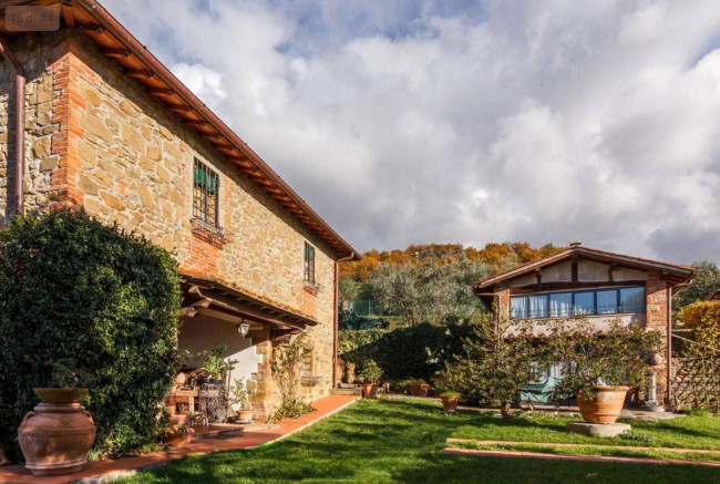 Casa colonica in vendita a Reggello