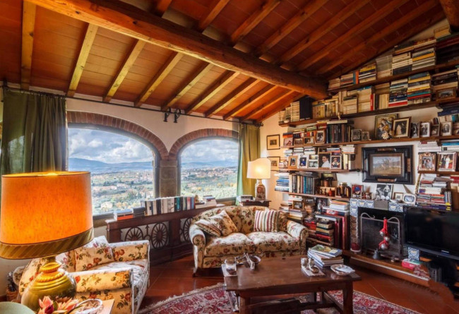 Casa colonica in vendita a Reggello