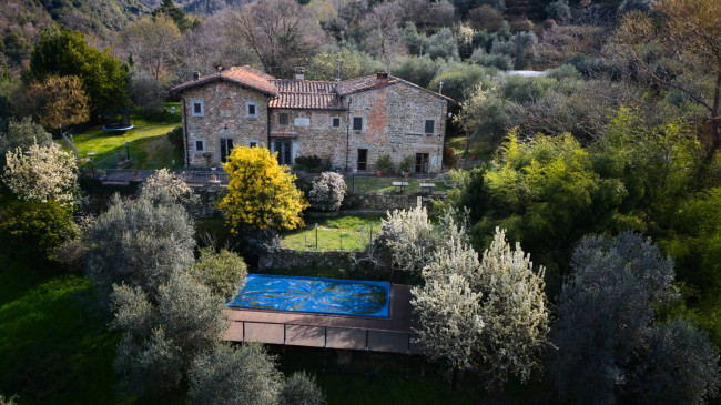 Casa colonica in vendita a Reggello