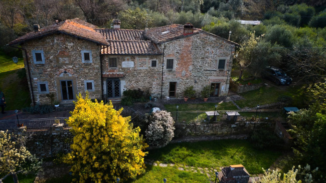 Casa colonica in vendita a Reggello