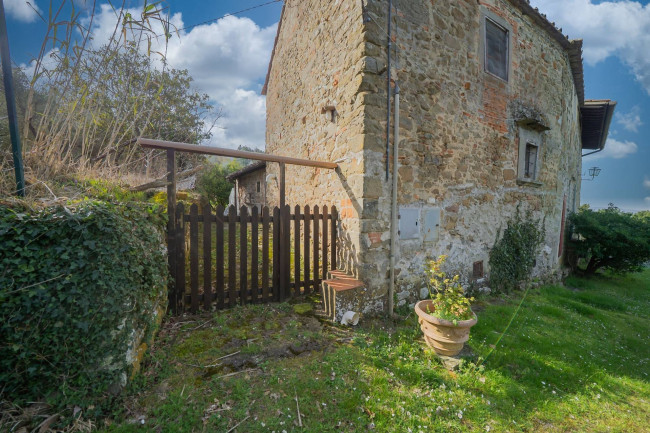 Casa colonica in vendita a Reggello