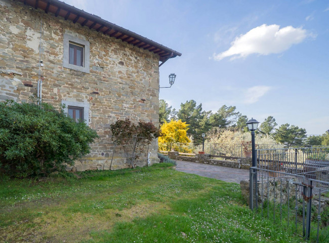 Casa colonica in vendita a Reggello