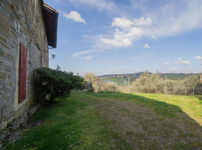 Casa colonica in vendita a Reggello