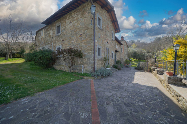 Casa colonica in vendita a Reggello